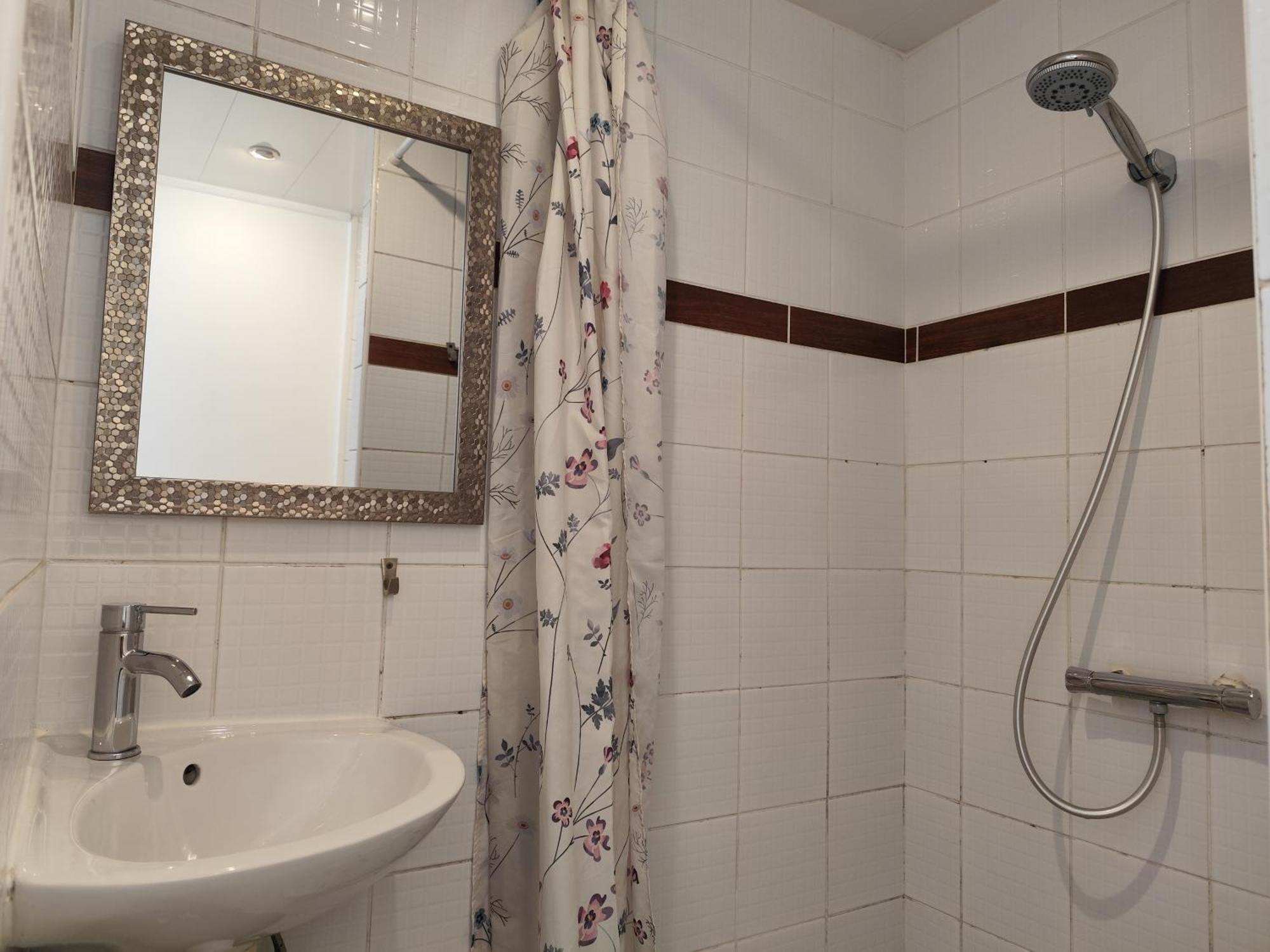 Escapade Pres De Lille - Appartement Charmant Avec Terrasse Et Parking Privee Mons-en-Barœul Kültér fotó