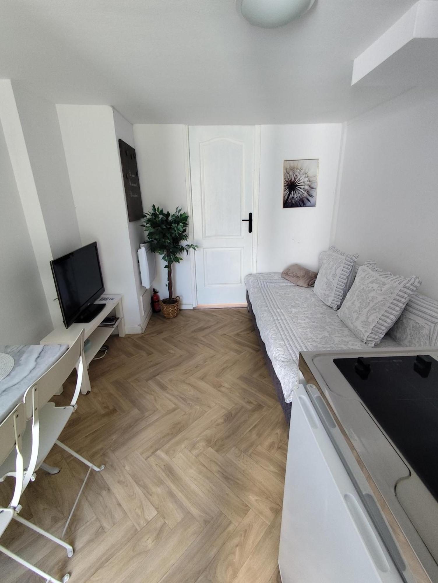 Escapade Pres De Lille - Appartement Charmant Avec Terrasse Et Parking Privee Mons-en-Barœul Kültér fotó