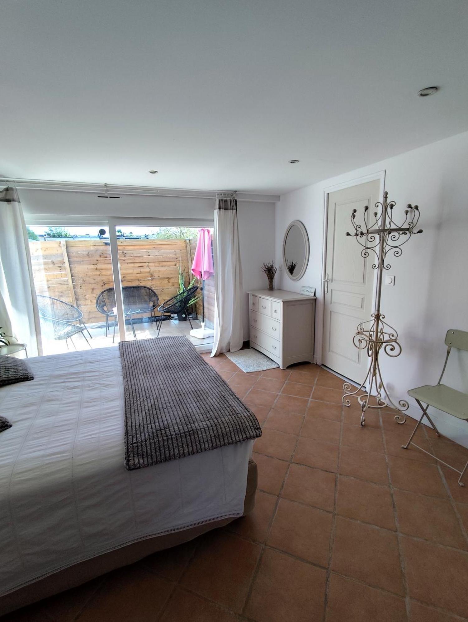 Escapade Pres De Lille - Appartement Charmant Avec Terrasse Et Parking Privee Mons-en-Barœul Kültér fotó
