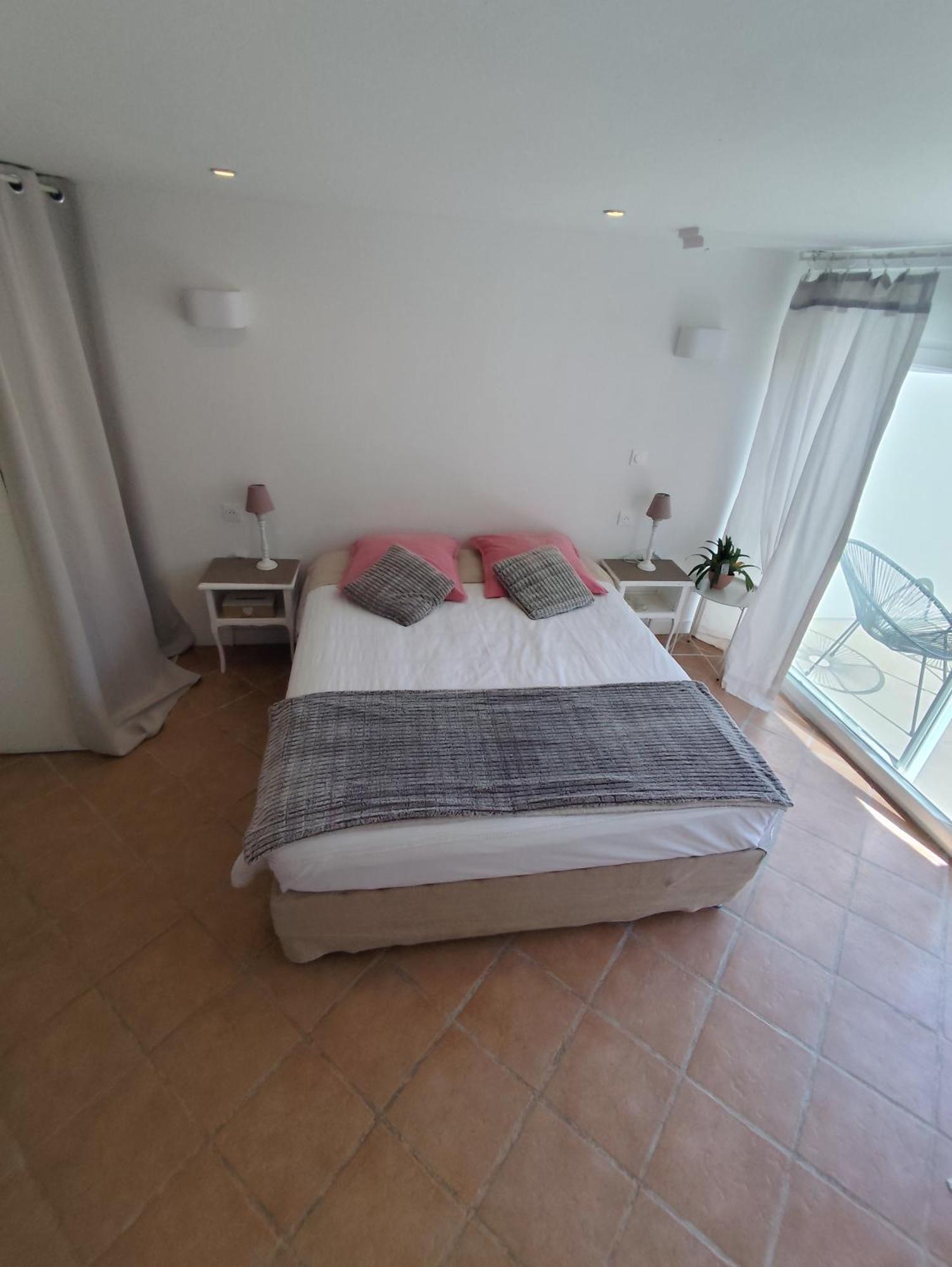 Escapade Pres De Lille - Appartement Charmant Avec Terrasse Et Parking Privee Mons-en-Barœul Kültér fotó